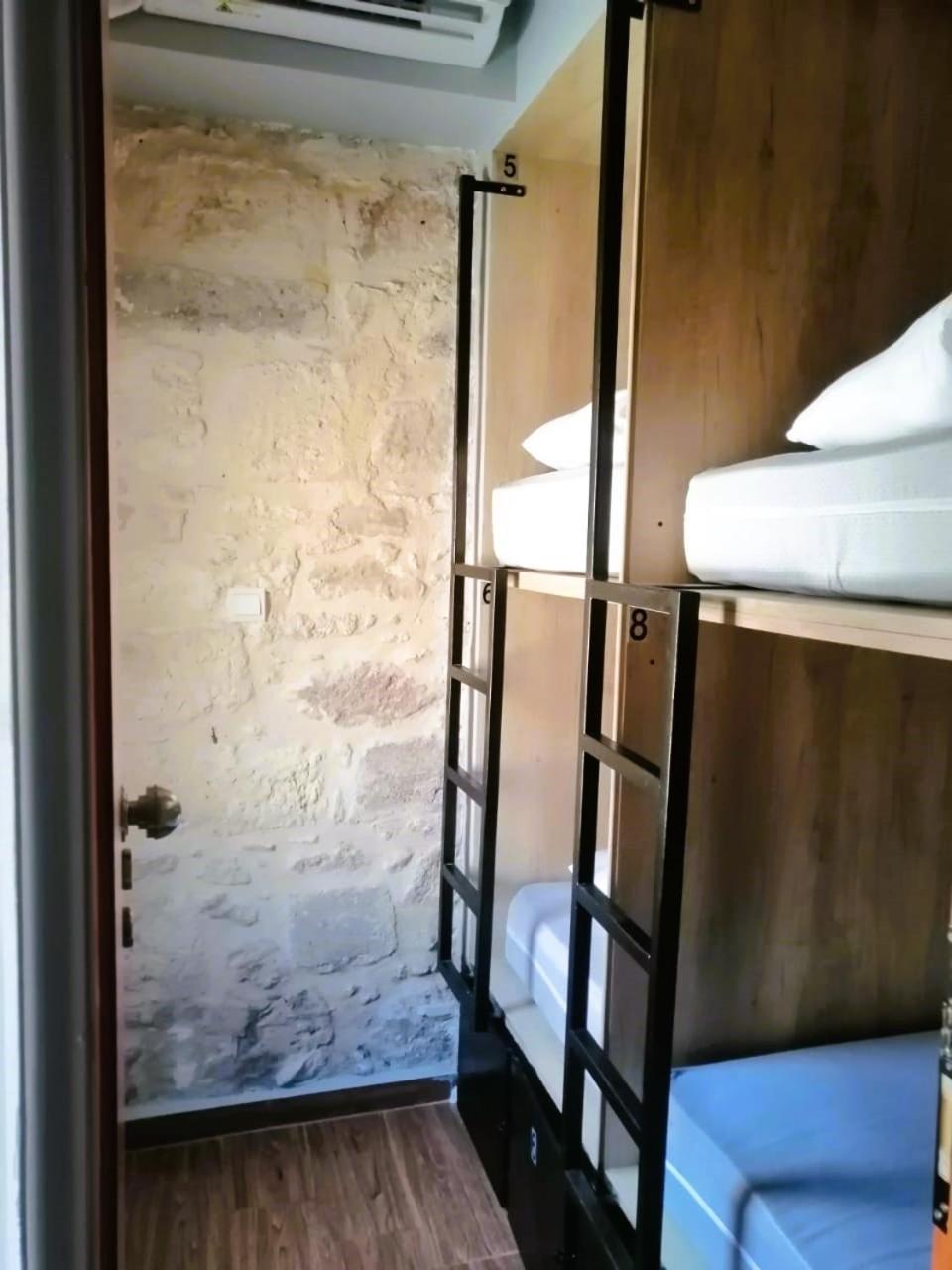 Hippie City Hostel Chrissi Akti Chania Exterior foto