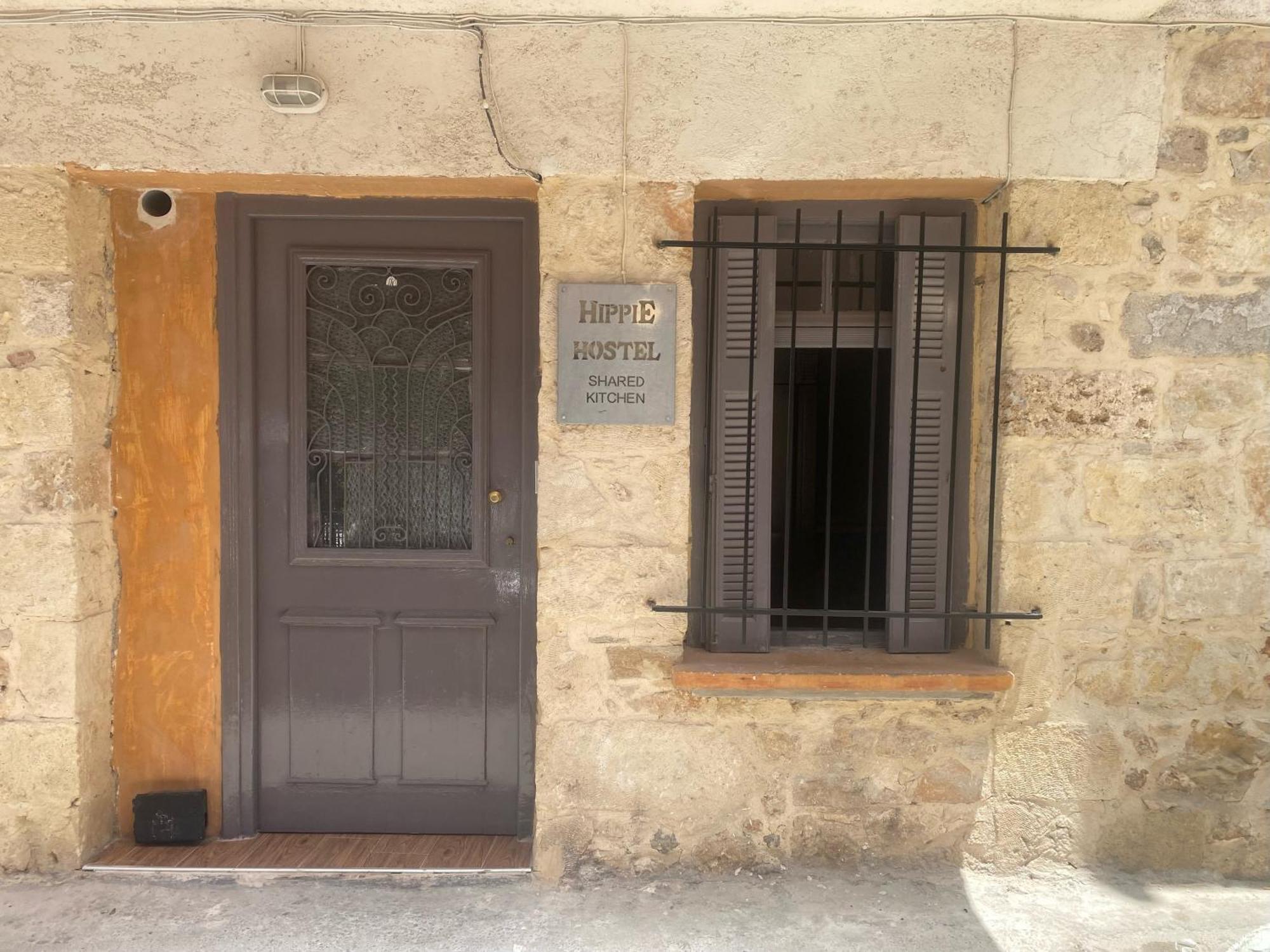 Hippie City Hostel Chrissi Akti Chania Exterior foto